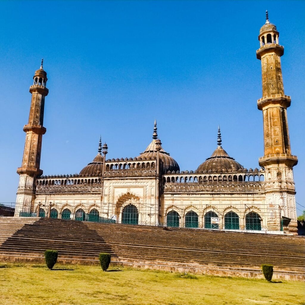 Bara Imambara Lucknow Tourist Places in Uttar Pradesh.